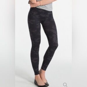 SPANX womens Spanx Leggings for Women Look at Me Now Seamless Leggings Small